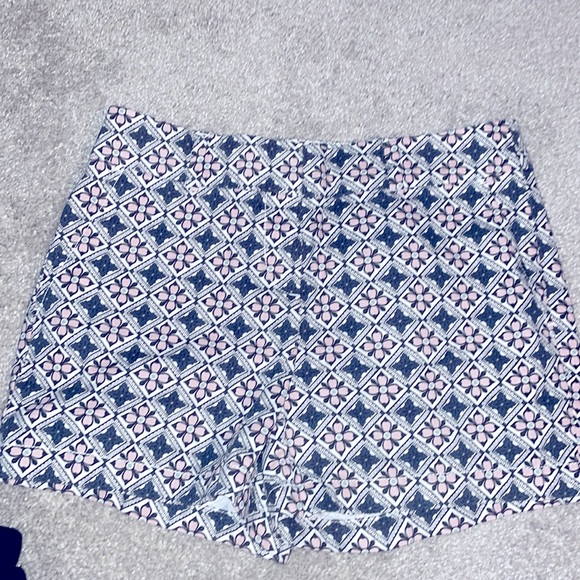 LOFT Pants - Loft tile patterned shorts cotton bermuda size 2